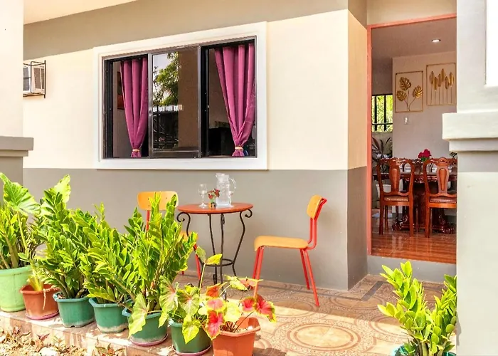 2 Bedroom ~ 5 Minutes To Grand Mall